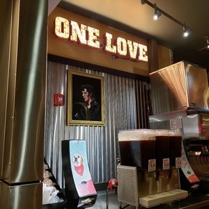 Meet your Posher, Nelly